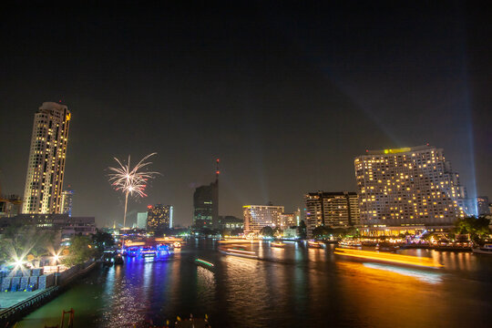 fireworks, Take photos of the night view of the city on New Year's Day with fireworks from a boat in the middle of the river