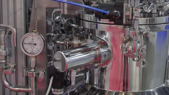 Equipment for pharmaceutical and chemical industry, biotechnological and chemical reactor