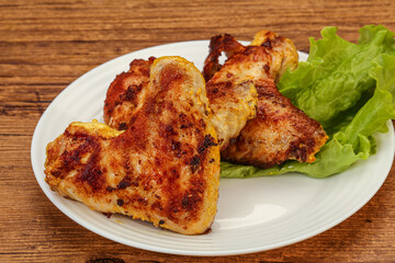 Roasted chicken wings with spices