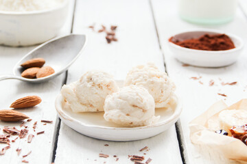 vegan Eis selber machen Mandelmilch Banane Vanilleeis  Eisbecher Speiseeis herstellen