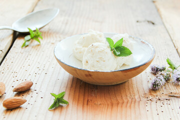 vegan Speiseeis Vanilleeis Kugel Eis Eisbecher Eissorte