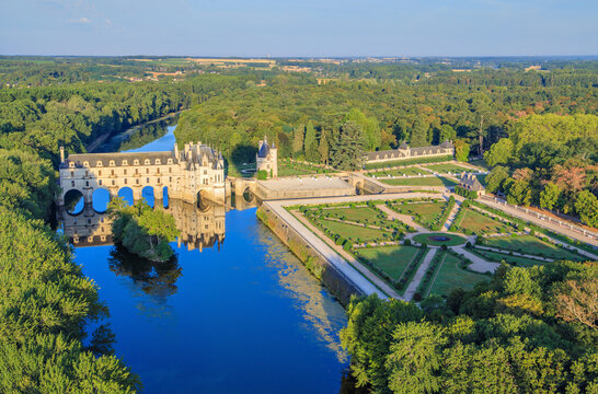 The palace of Chenonceau seen from a hot air balloon	
