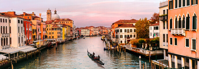Romantic Venice town over sunset. View from bridge Skalzi for Grand canal. Italy travel and landmarks © Freesurf