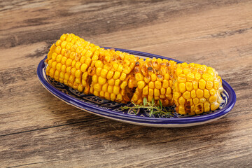 Grilled corn with oil and salt