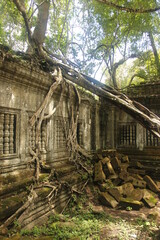 Couple travel in South East Asia. Prasat Beng Mealea (崩密列) Boeng Mealea, is a temple from the Angkor Wat period located 40 km east of the main group of temples at Angkor, Cambodia.