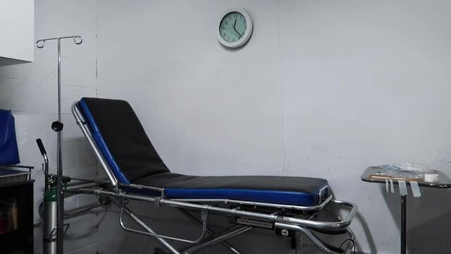 Sala de exploraci&oacute;n al interior de hospital