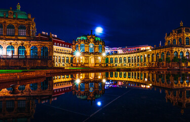 Fototapeta na wymiar Zwinger of Dresden at night