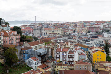 Fototapeta na wymiar Skyline, panoramica o vista de la ciudad de Lisboa, pais de Portugal