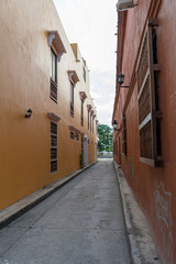 Fototapeta na wymiar Calle antigua en Cartagena de Indias, Colombia