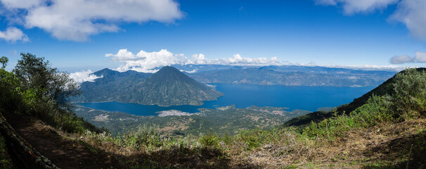 Fototapeta na wymiar volcán San Pedro, suroeste de la caldera del lago de Atitlán en Guatemala. Tiene una altitud de 3.020, lago de Atitlán ,Guatemala, Central America