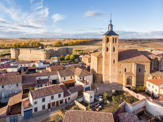 Obraz premium Castle of Grajal de Campos, 16th century military construction on the remains of another previous castle from the 10th century, castilla y Leon, Spain
