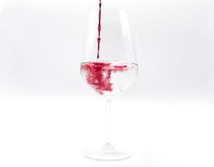 vino bicchiere calice vino rosso enologo enologia vini alcolici alcol teroldego sommelier gocce vino versare nel bicchiere 