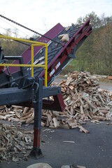 Obraz premium Machine à bois fendeuse bois de chauffage