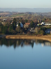 Fototapeta na wymiar view of the linlithgow loch in scotland