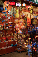 Naklejka premium Turkish lanterns and lamps in the bazaaryellow lemons in green foliage