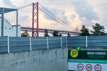 Puente del 25 de Abril o Ponte 25 de Abril en la ciudad de Lisboa, pais de Portugal