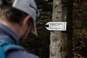 Znak szlaku pieszego © Karol