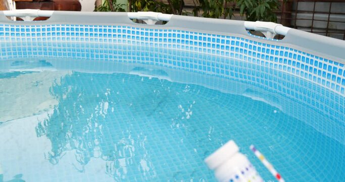 Analysis of the PH and chlorine of the water in a swimming pool in Summer. Check quality of water with test strip, comparing results.