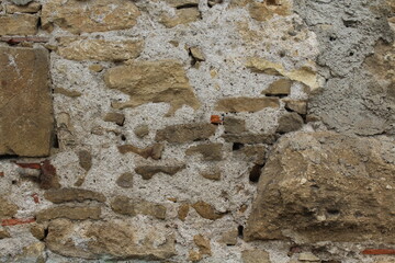 Unregelmäßige Natursteinmauer