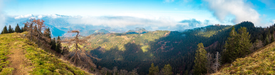 Berchtesgadener Alpen an einem sonnigen Herbsttag