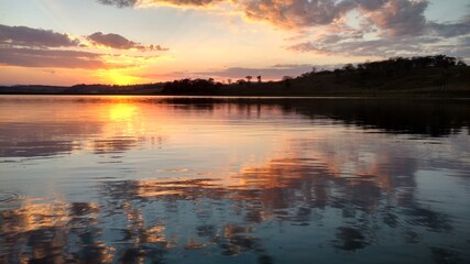 Naklejka premium Sunset over the lake