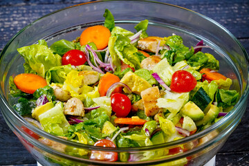 Healthy Chicken and Vegetable Salad / Staying Healthy by eating healthy / healthy eating
