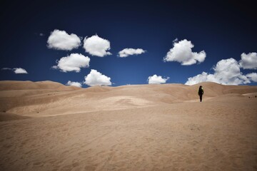 Fototapeta na wymiar hiking in great sand dunes