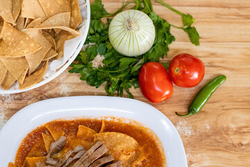 Chilaquiles rojos y sus ingredientes