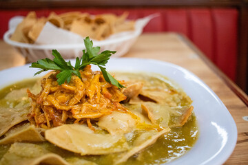 Chilaquiles verdes con carne