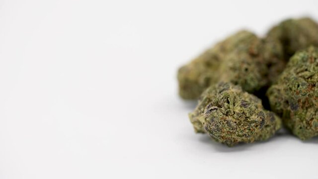 Marijuana Strain, AMF OG, 360 Degree Looping Rotation, Eighth Ounce, 
Right Frame, 4K, 10 bit 422, 60p