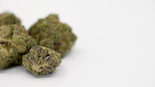 Marijuana Strain, AMF OG, 360 Degree Looping Rotation, Eighth Ounce, 
Left Frame, 4K, 10 bit 422, 60p