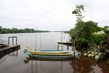 Obraz premium Several boats dock at Siak Sri Indrapura Port, Riau, Indonesia