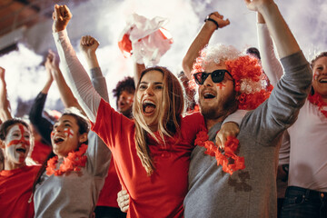 English soccer fans chanting and cheering their team - obrazy, fototapety, plakaty