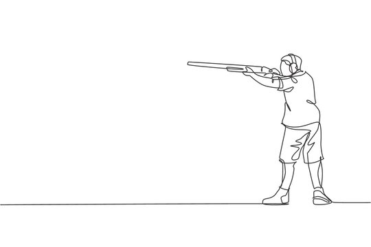 Single continuous line drawing of young athlete man shooter holding gun and training to aim target tactical shooting. Shooting sport training concept. Trendy one line draw design vector illustration