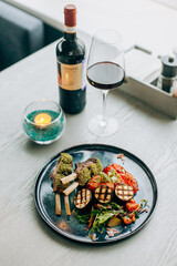 Ribs with wine on a stand