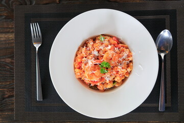 American Fried Rice It is a type of fried rice that is fried with tomato sauce. Popular fried with butter rather than oil. Which is popular with raisins You can also have green peas, onions, and ham.