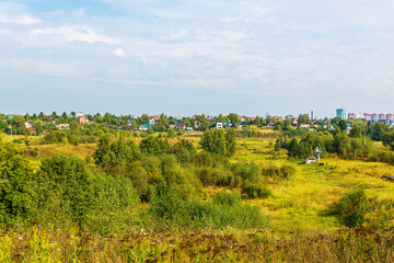 Fototapeta na wymiar beautiful view of the outskirts of the city of Ivanovo in the early autumn