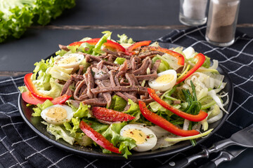Salad with beef tongue and fresh vegetables.