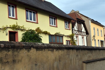 Malerische Altbauten in Burkheim am Kaiserstuhl