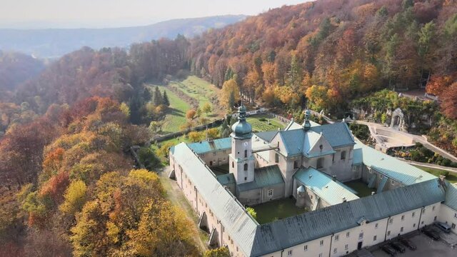 Klasztor karmelit&oacute;w bosych w Czernej &ndash; męski klasztor karmelit&oacute;w bosych. Polska z lotu ptaka