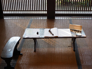 日本家屋の畳と机