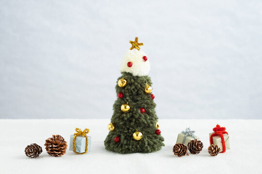 素朴で可愛らしいクリスマスのイメージ、ハンドメイドの雑貨	