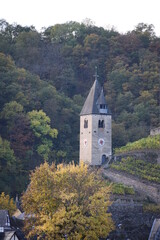 Blick auf Kobern-Gondorf im Herbst