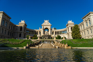 Fototapeta na wymiar Palais Longchamp château d'eau (fountain) and public garden (Marseille, France)