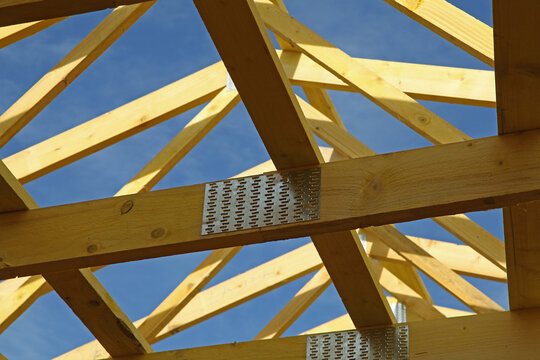 Construction d'une charpente en bois d'une maison	