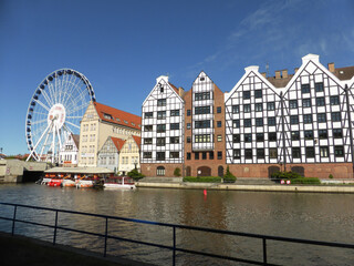 Gdansk Old Town Buildings and Motlawa River © maradek