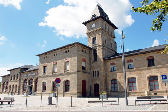 Ville de Sarreguemines, la gare et son parvis, d&eacute;partement de la Moselle, France