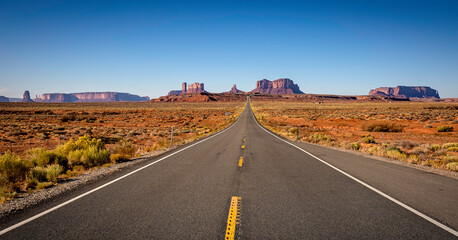 Fototapeta na wymiar Highway to Monument Valley