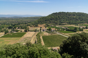 Fototapeta na wymiar Panorama on a Provencal landscape in the Luberon