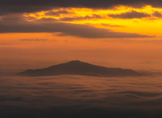 Nubes  en la montaña